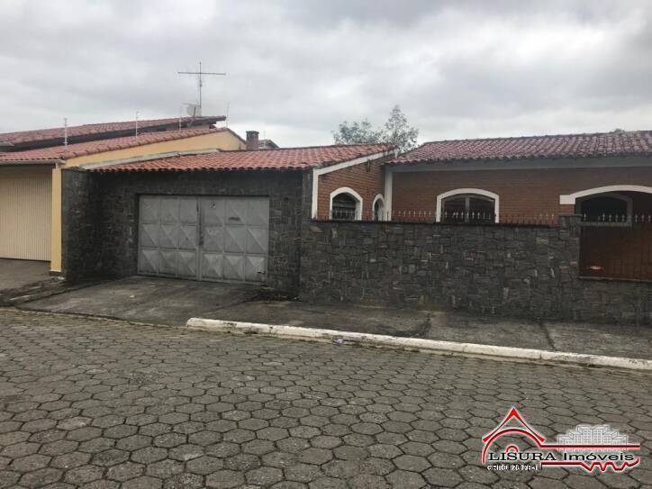 Casa à venda com 3 quartos, 240m² - Foto 2