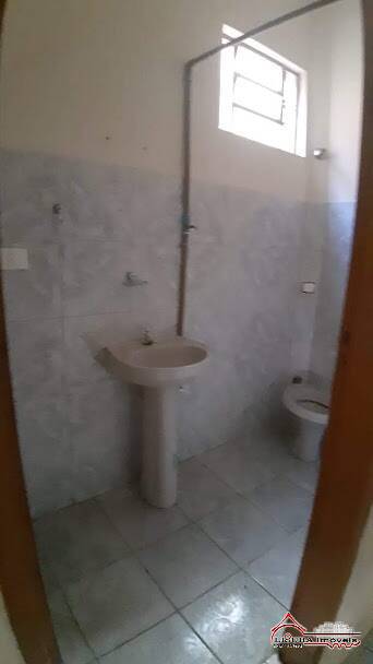 Casa à venda com 2 quartos, 240m² - Foto 4