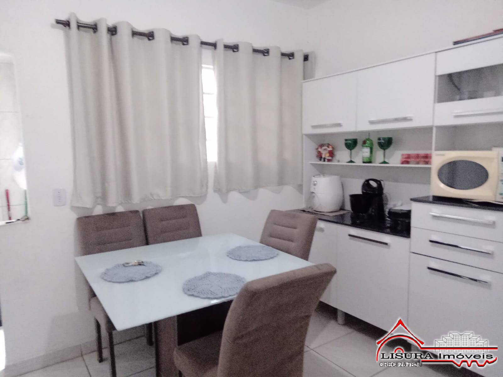 Casa à venda com 2 quartos, 125m² - Foto 4