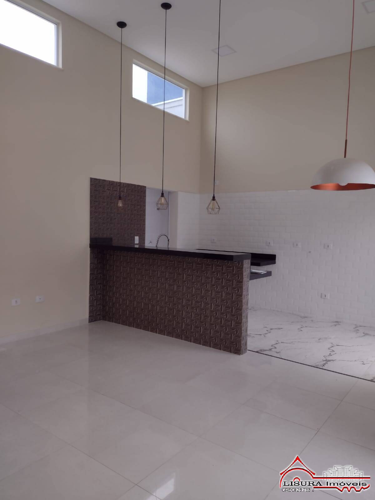 Casa à venda com 3 quartos, 110m² - Foto 1