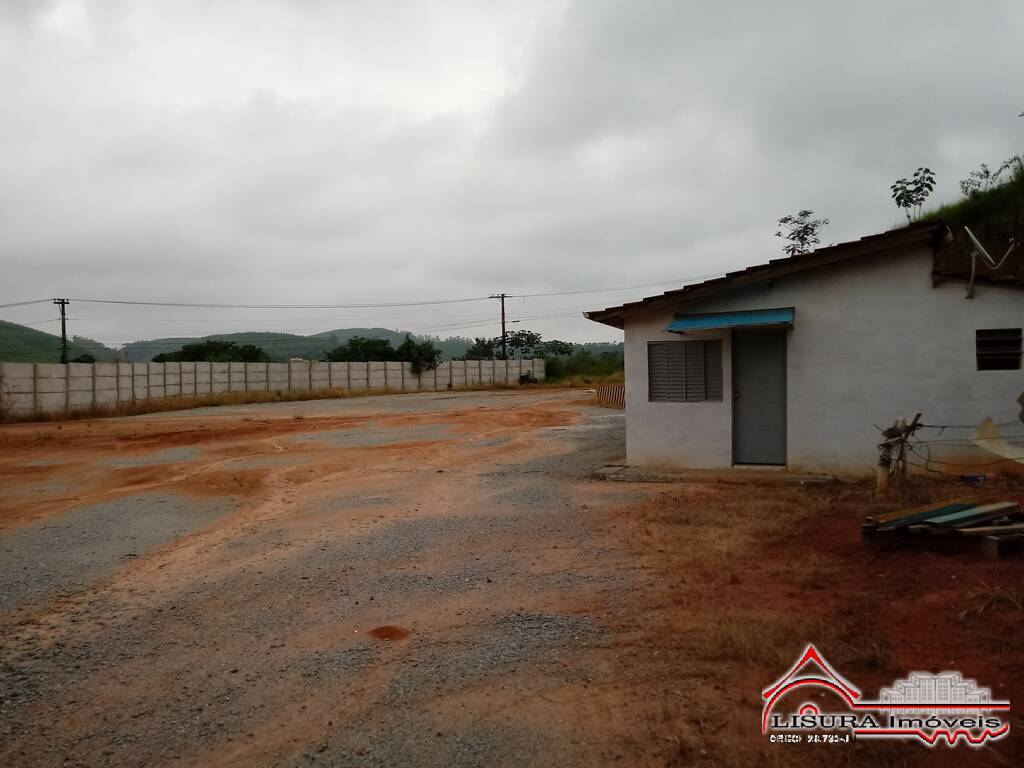 Casa para alugar com 2 quartos, 200m² - Foto 4