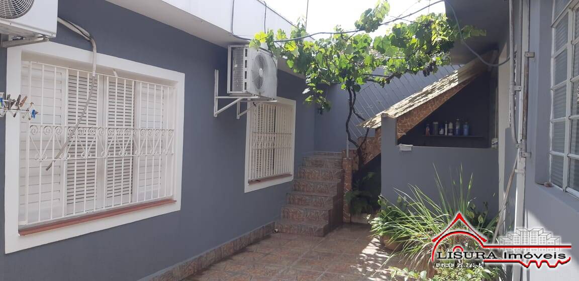 Casa à venda com 4 quartos, 250m² - Foto 28