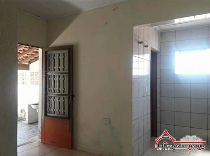 Casa à venda com 2 quartos, 60m² - Foto 4