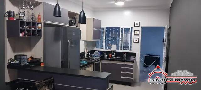 Casa à venda com 2 quartos, 60m² - Foto 5