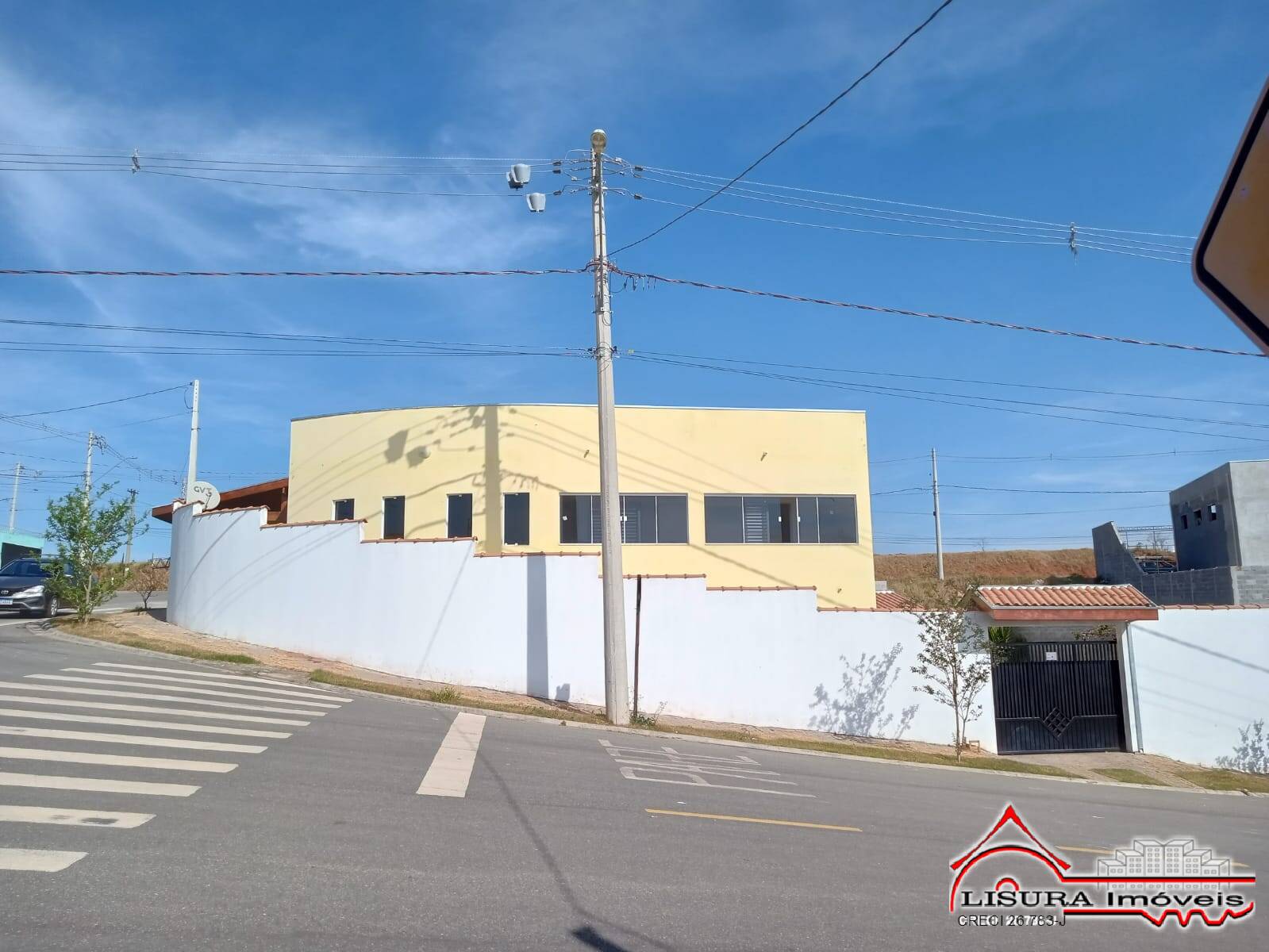 Casa à venda com 3 quartos, 200m² - Foto 2