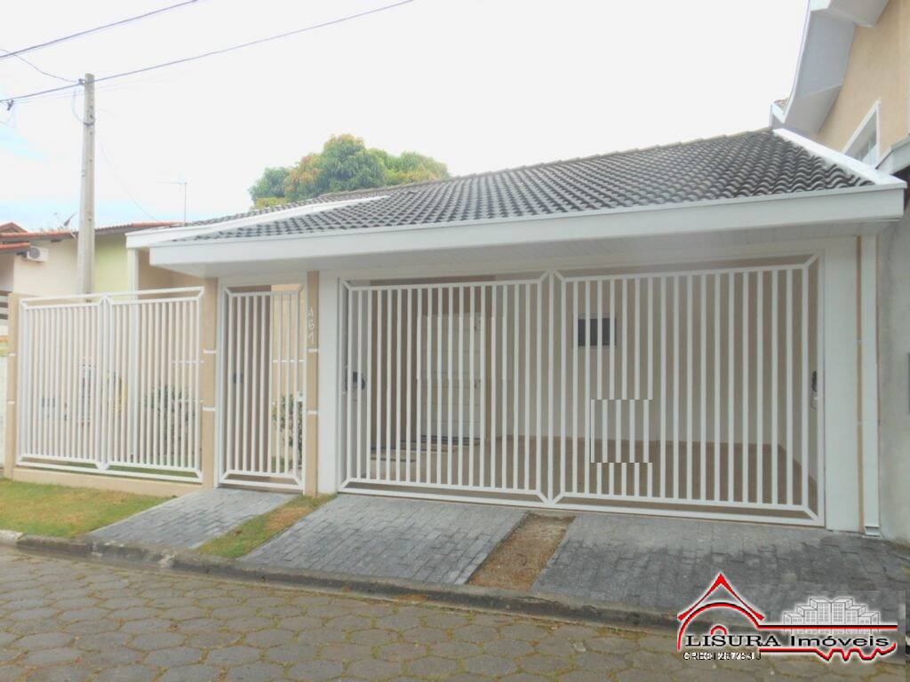 Casa para alugar com 3 quartos, 250m² - Foto 1