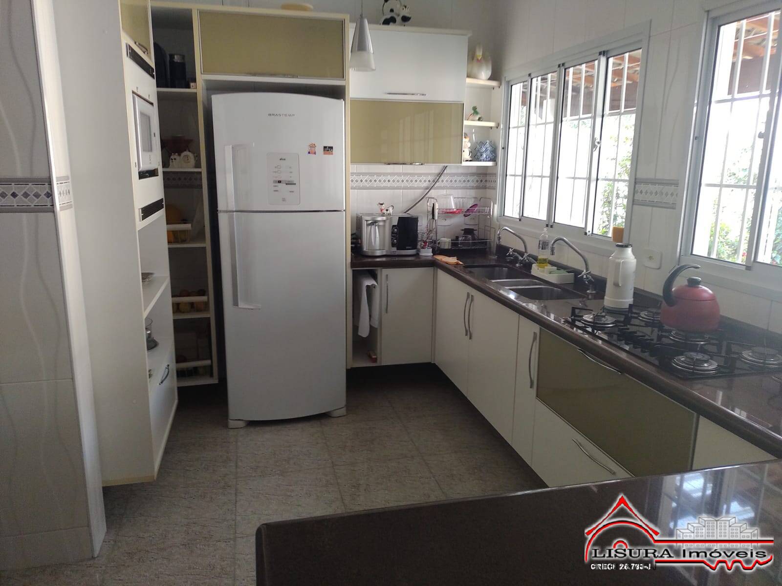 Casa à venda com 3 quartos, 208m² - Foto 12