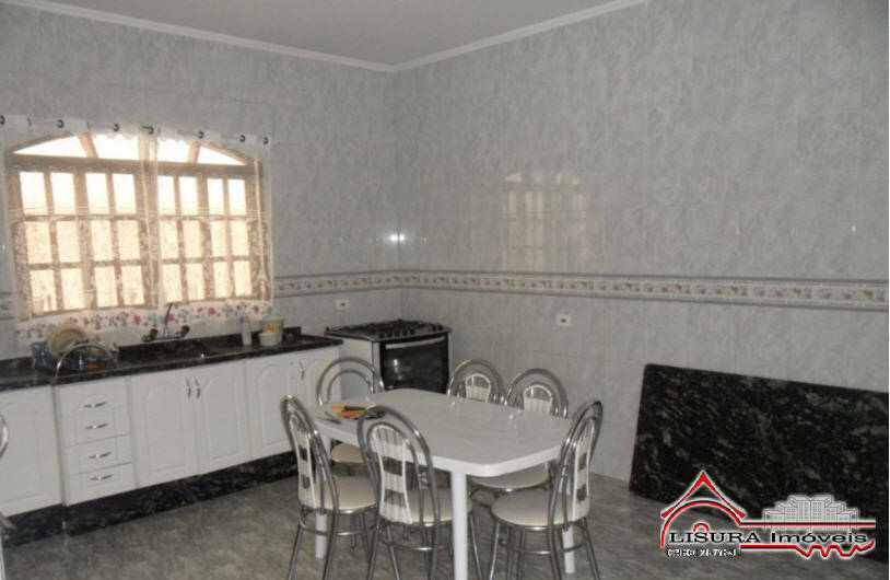 Casa à venda com 4 quartos, 140m² - Foto 14