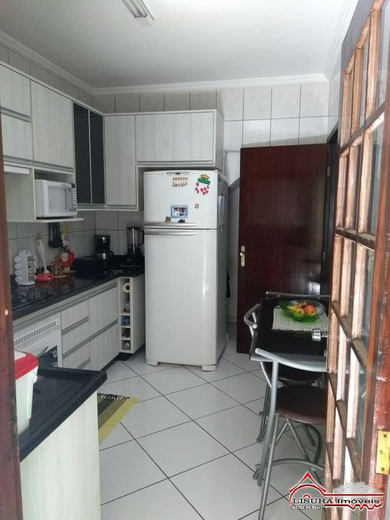 Casa à venda com 3 quartos, 180m² - Foto 8