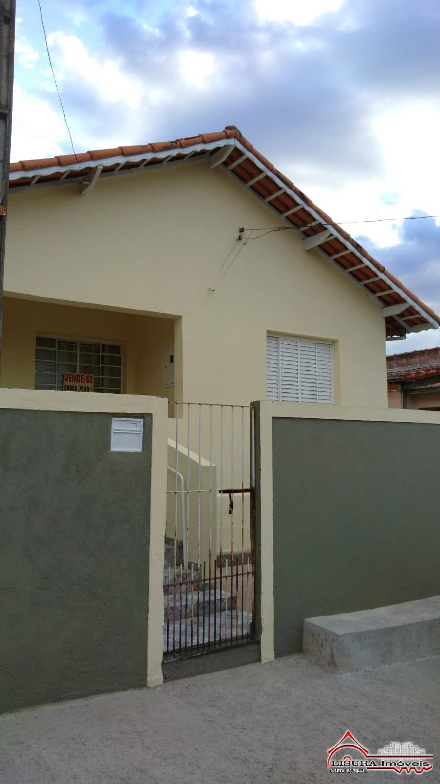 Casa à venda com 3 quartos, 100m² - Foto 2