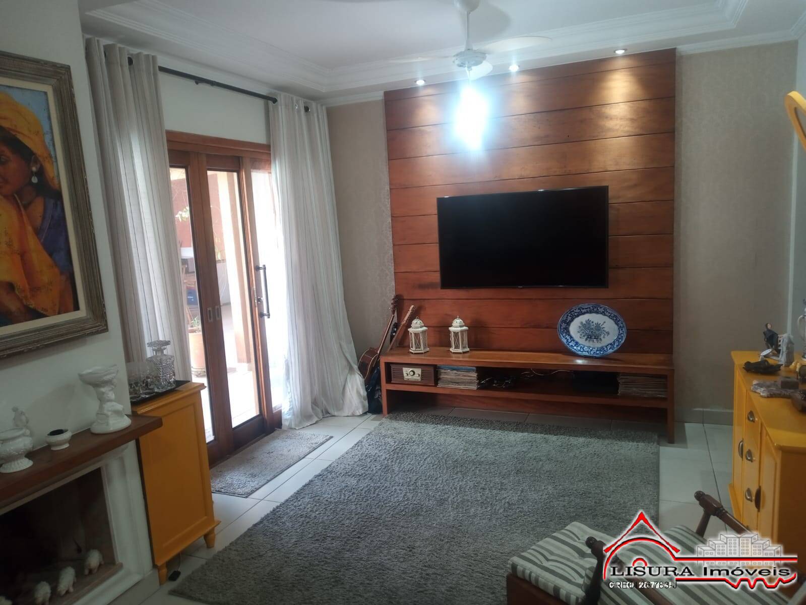 Casa à venda com 3 quartos, 213m² - Foto 2