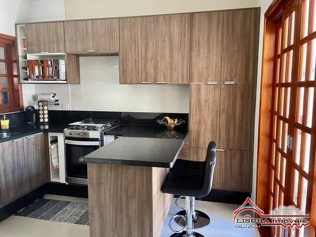 Casa à venda com 2 quartos, 140m² - Foto 2