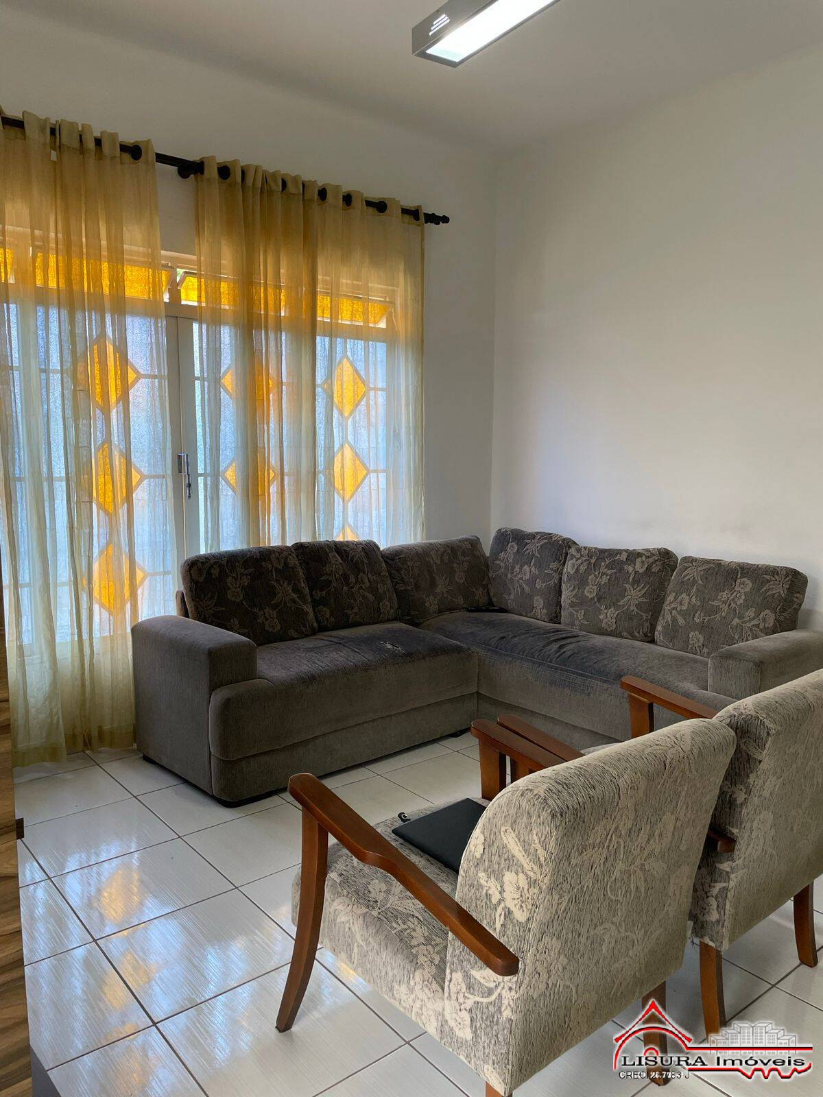 Casa à venda com 3 quartos, 260m² - Foto 2