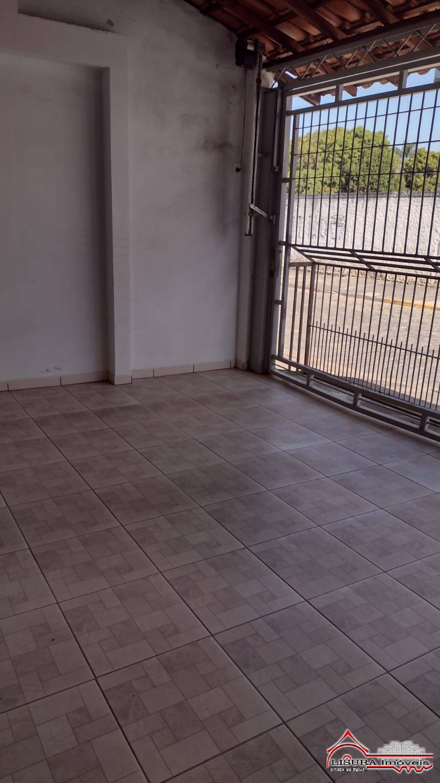 Casa à venda com 3 quartos, 100m² - Foto 1