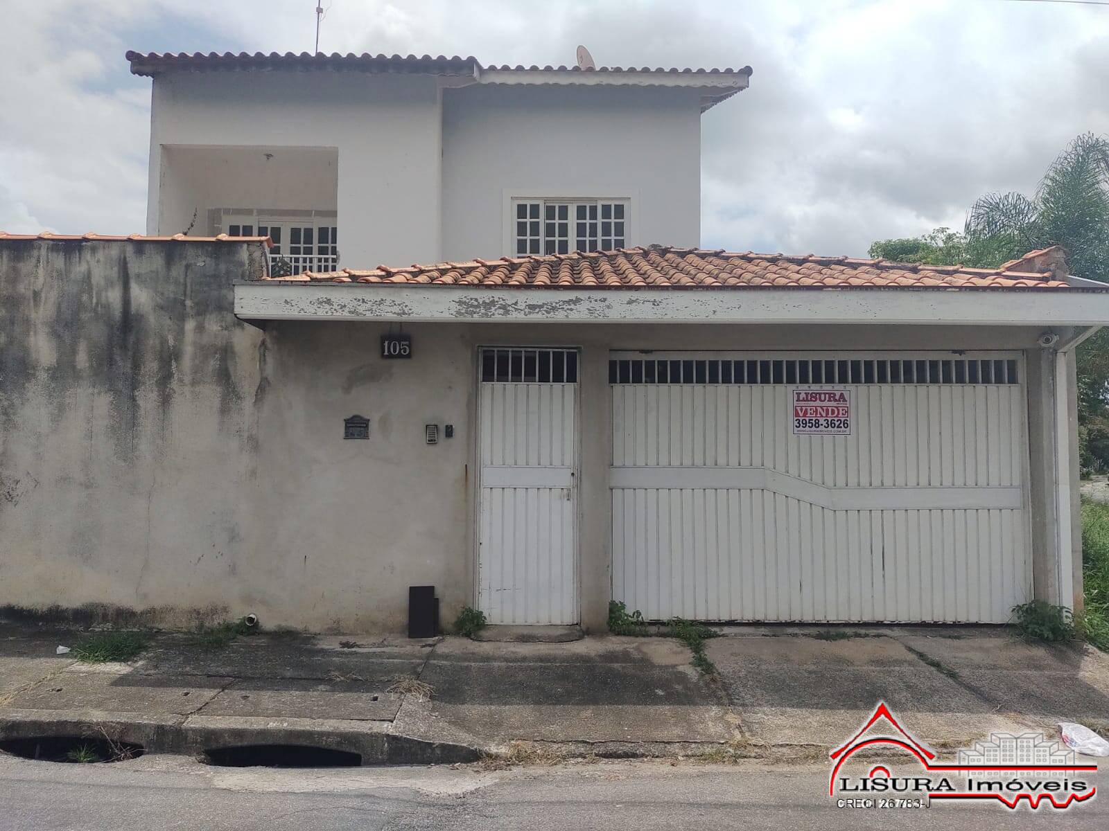 Casa à venda com 3 quartos, 182m² - Foto 1