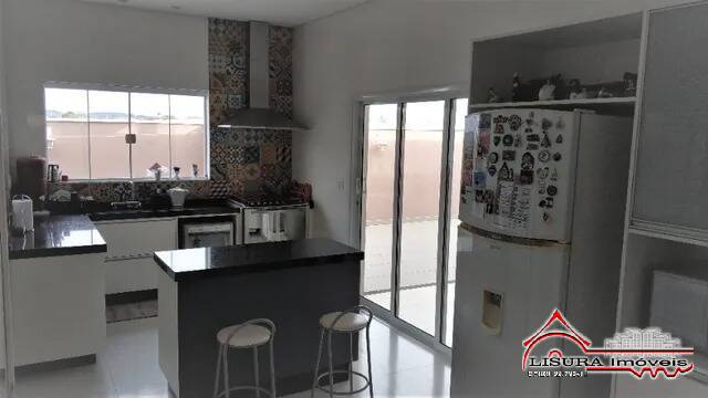 Casa de Condomínio à venda com 4 quartos, 300m² - Foto 3