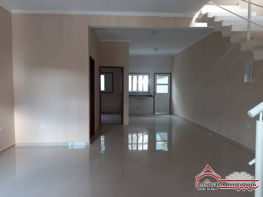 Casa à venda com 3 quartos, 132m² - Foto 1