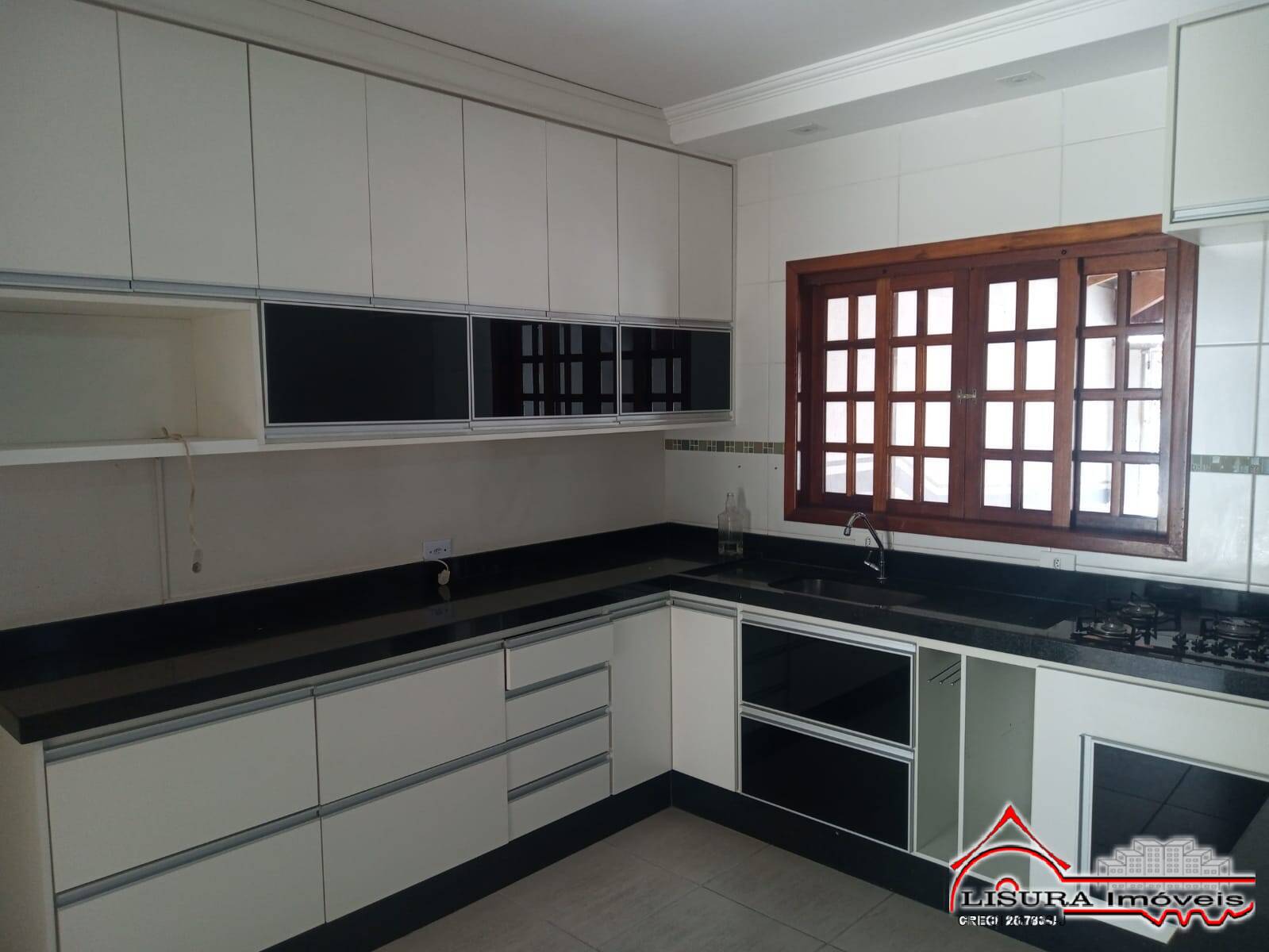 Casa à venda com 4 quartos, 200m² - Foto 2