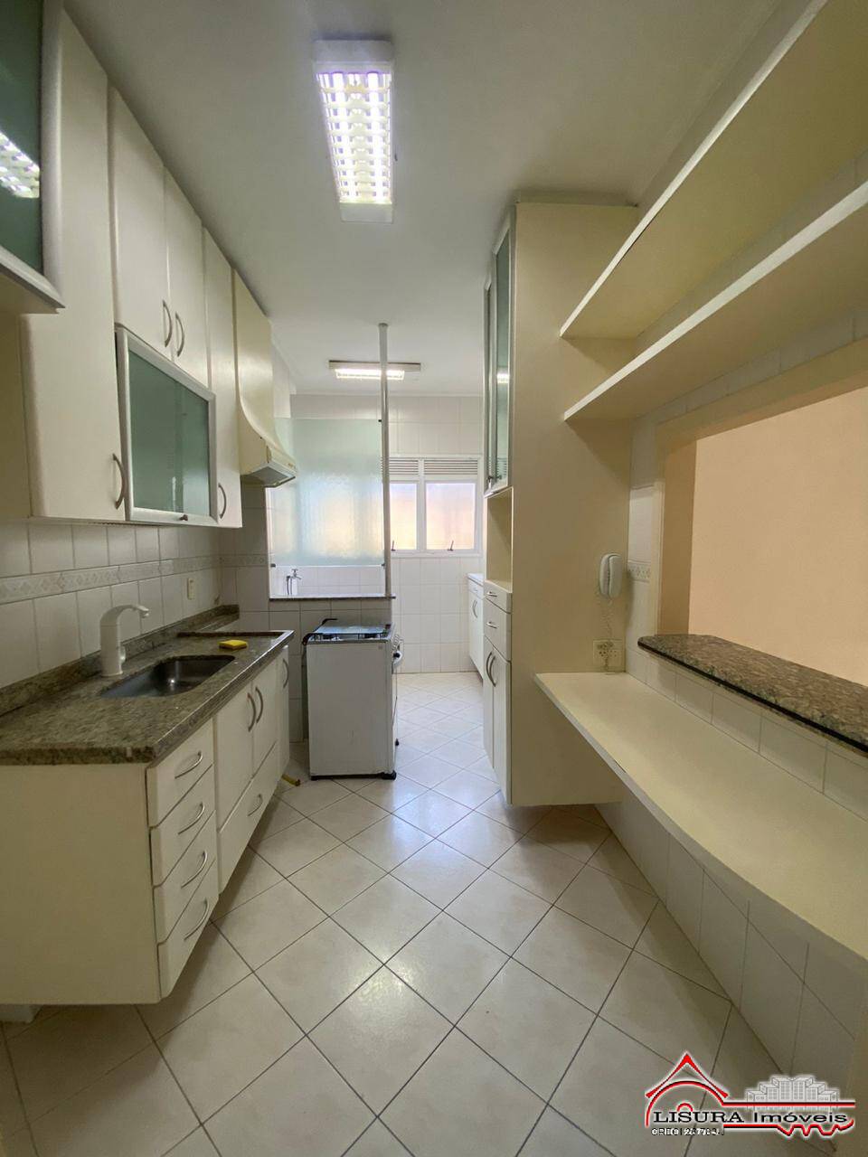 Apartamento à venda com 2 quartos, 68m² - Foto 3