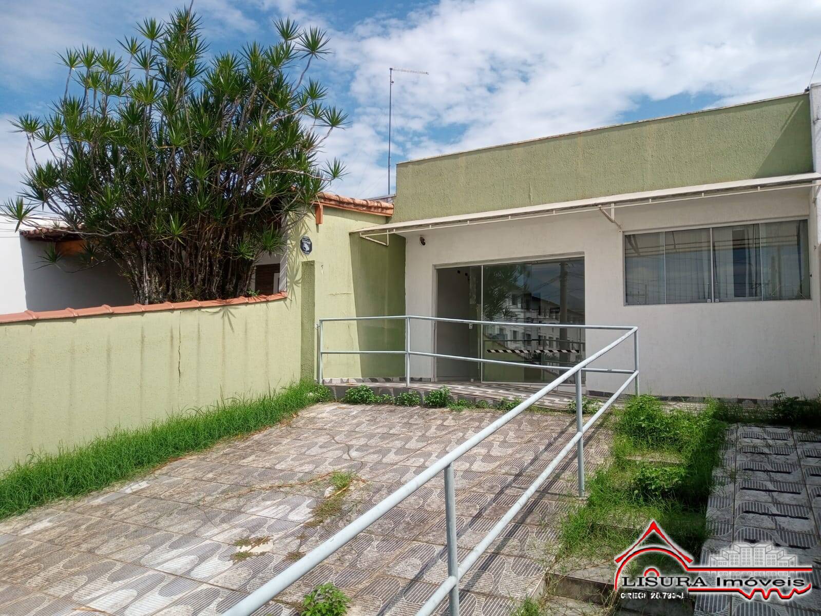 Casa à venda com 3 quartos, 200m² - Foto 1