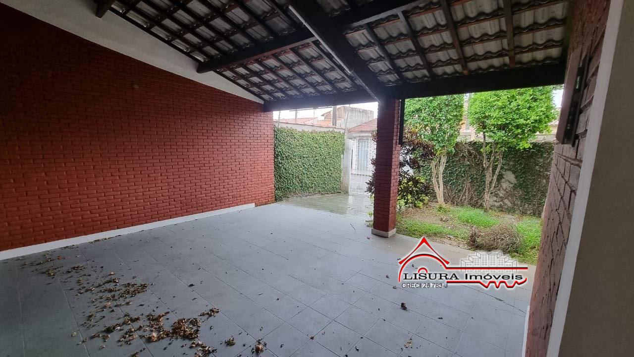 Casa à venda com 3 quartos, 330m² - Foto 2