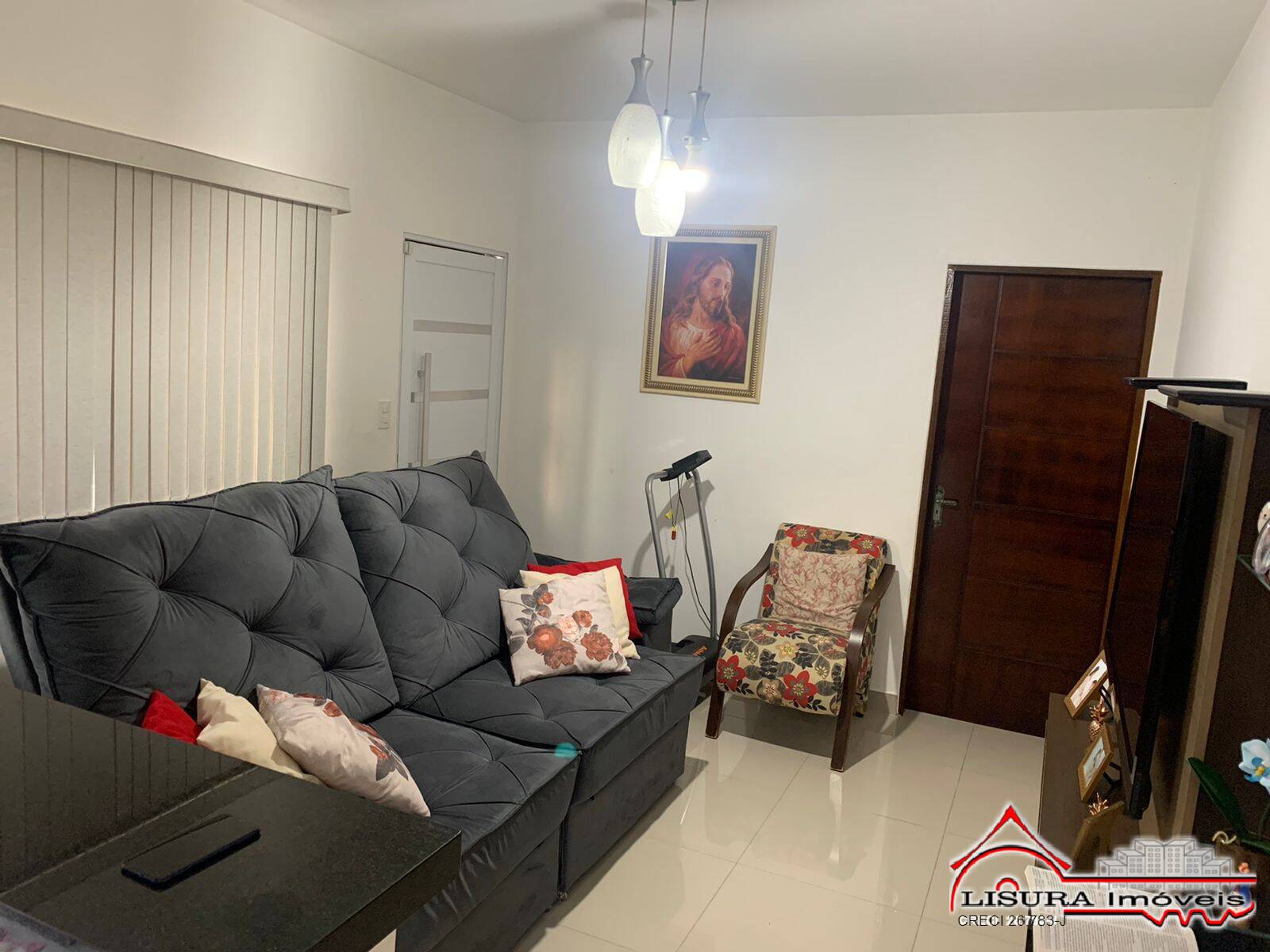 Casa à venda com 2 quartos, 115m² - Foto 1