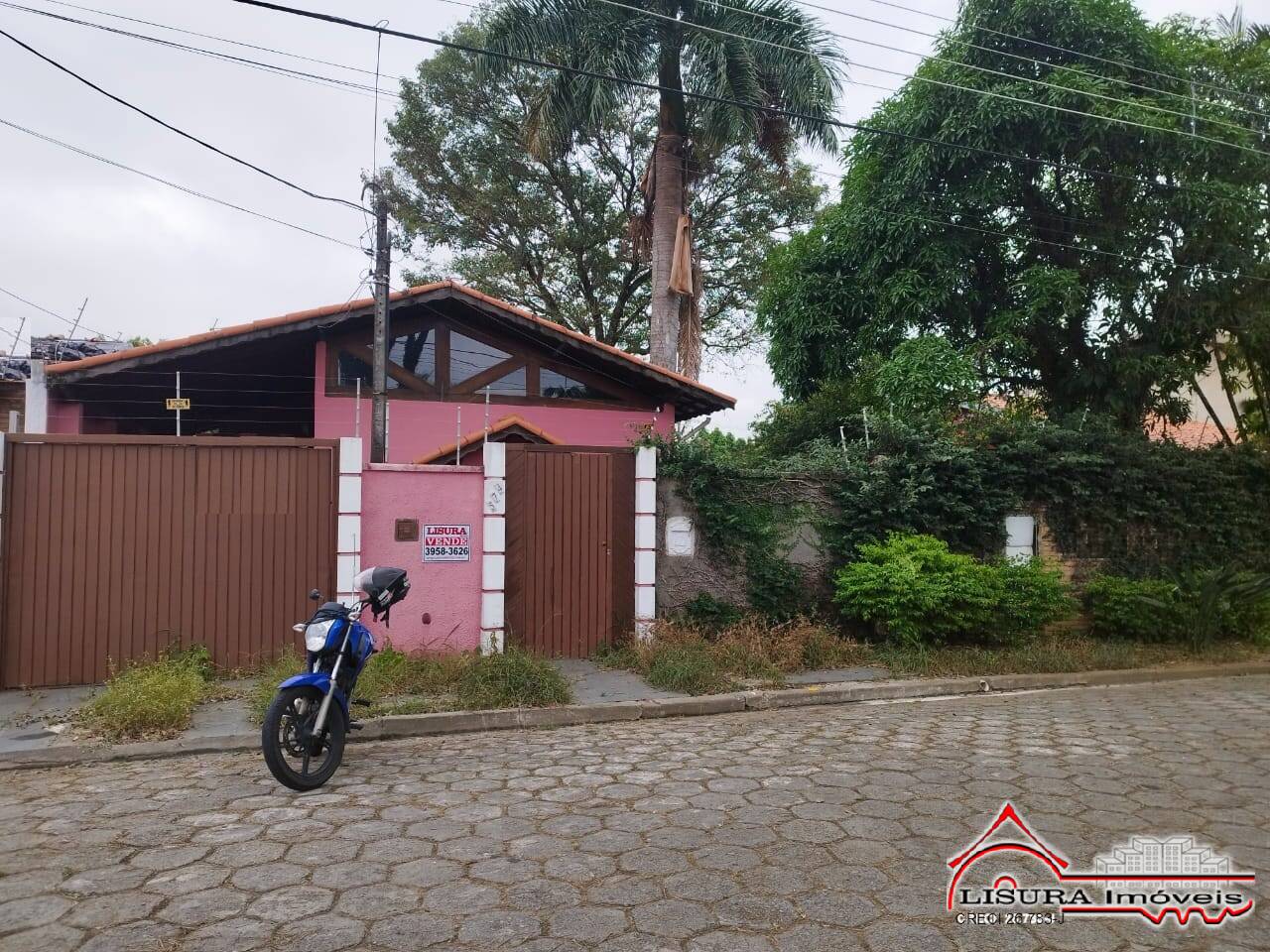 Casa à venda com 3 quartos, 250m² - Foto 1