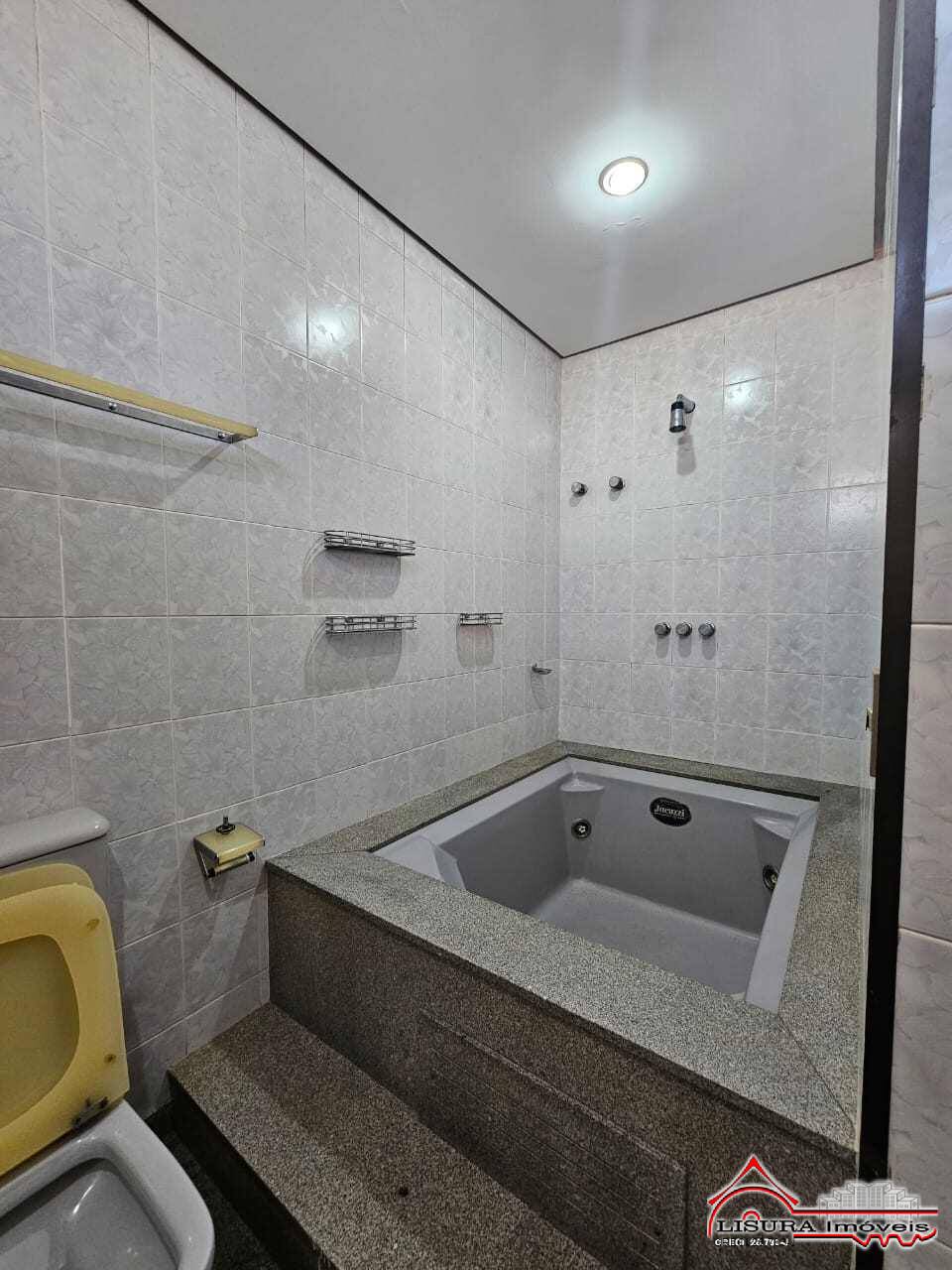 Apartamento para alugar com 4 quartos, 258m² - Foto 12