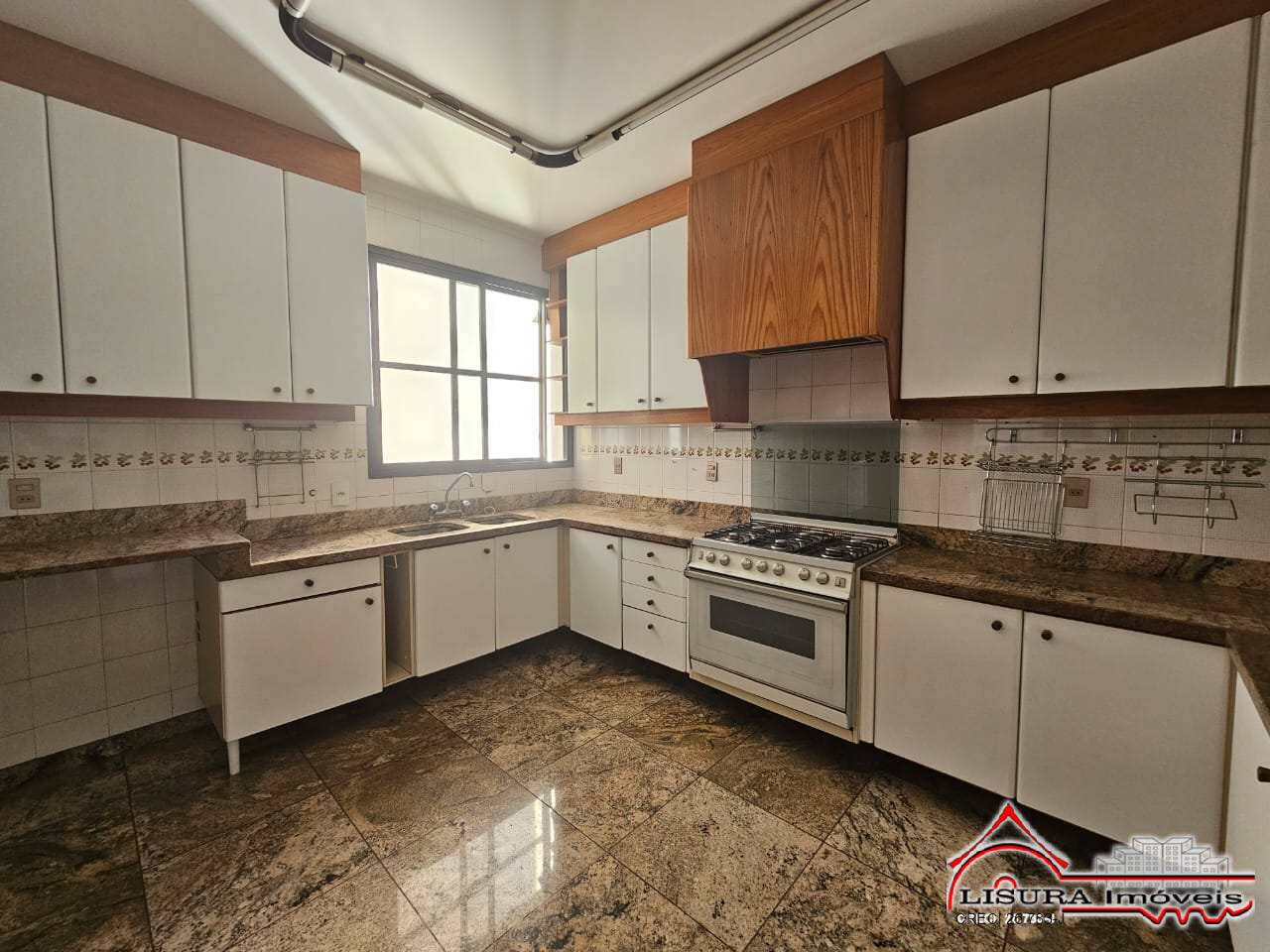 Apartamento para alugar com 4 quartos, 258m² - Foto 5