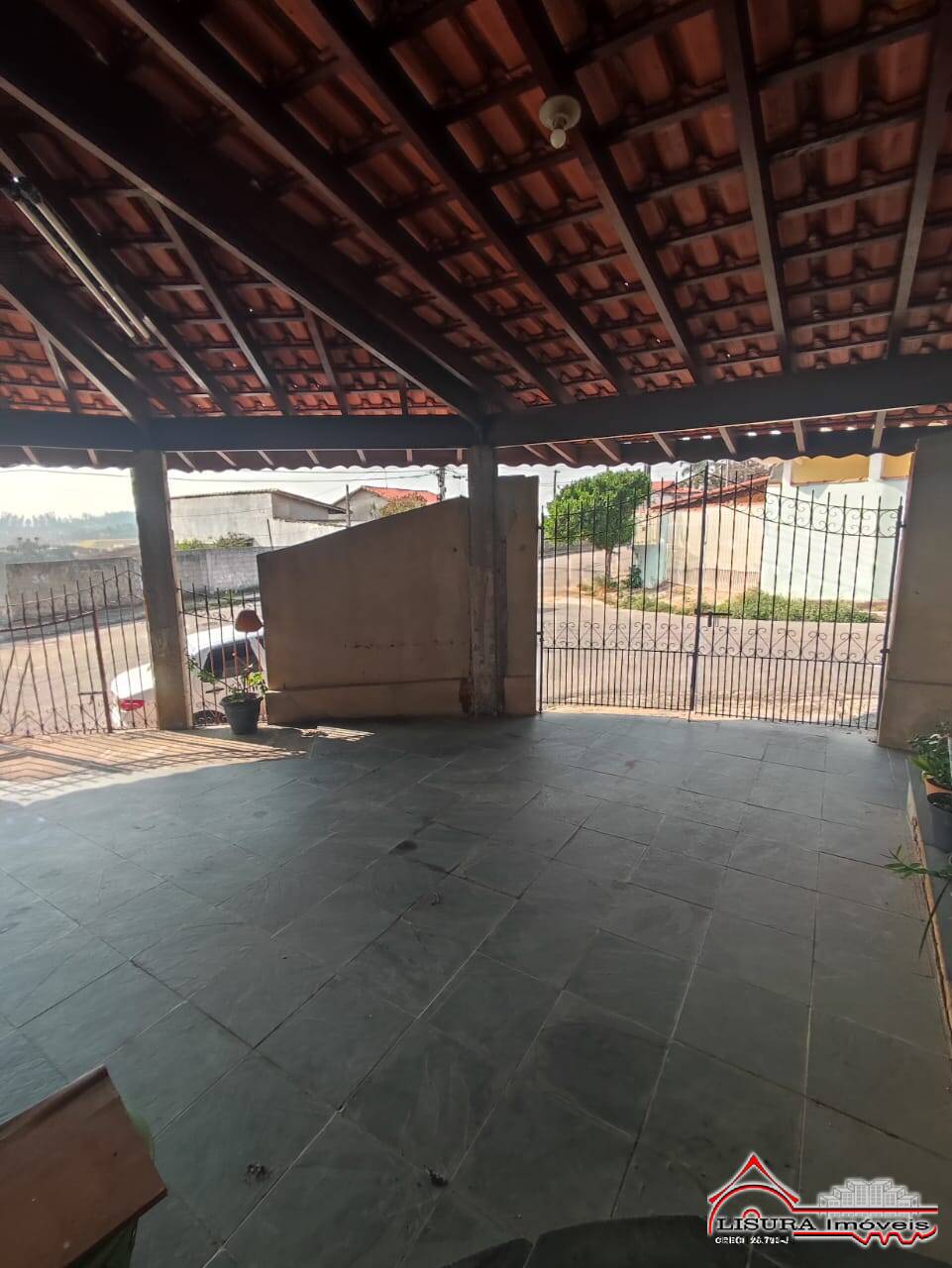 Casa à venda com 3 quartos, 209m² - Foto 1