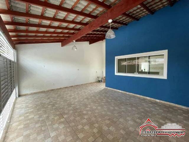 Casa à venda com 3 quartos, 160m² - Foto 1