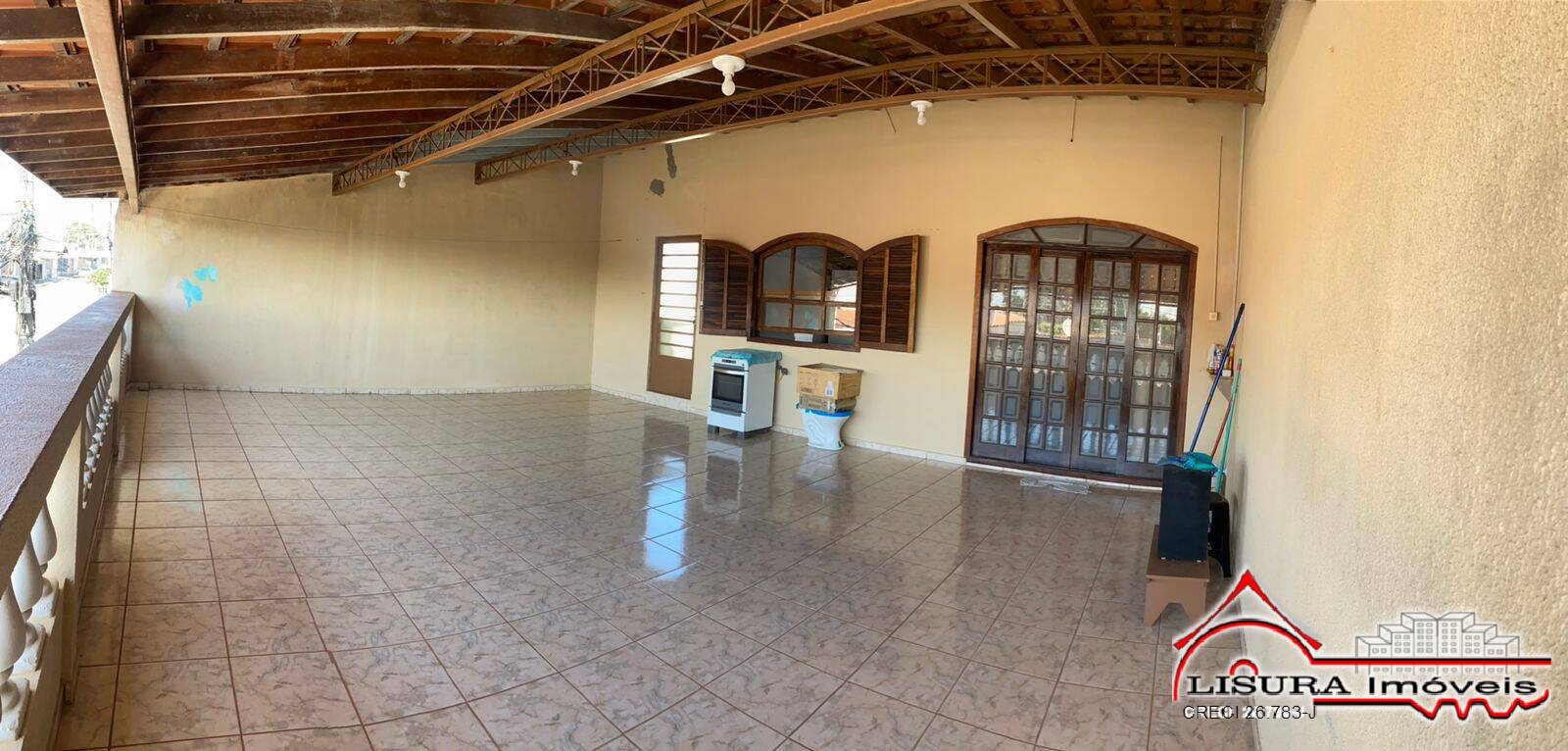 Casa à venda com 3 quartos, 360m² - Foto 1