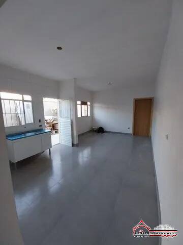 Casa à venda com 2 quartos, 60m² - Foto 2