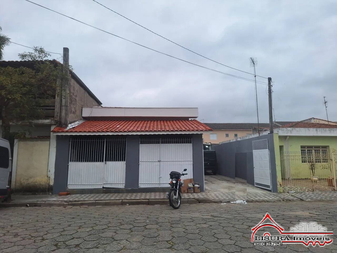 Casa à venda com 2 quartos, 159m² - Foto 1