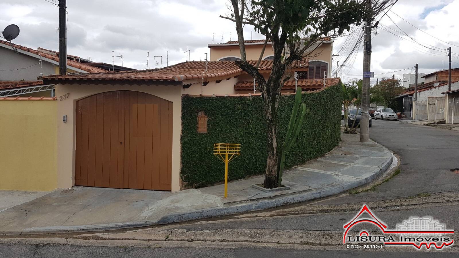 Casa à venda com 3 quartos, 132m² - Foto 1