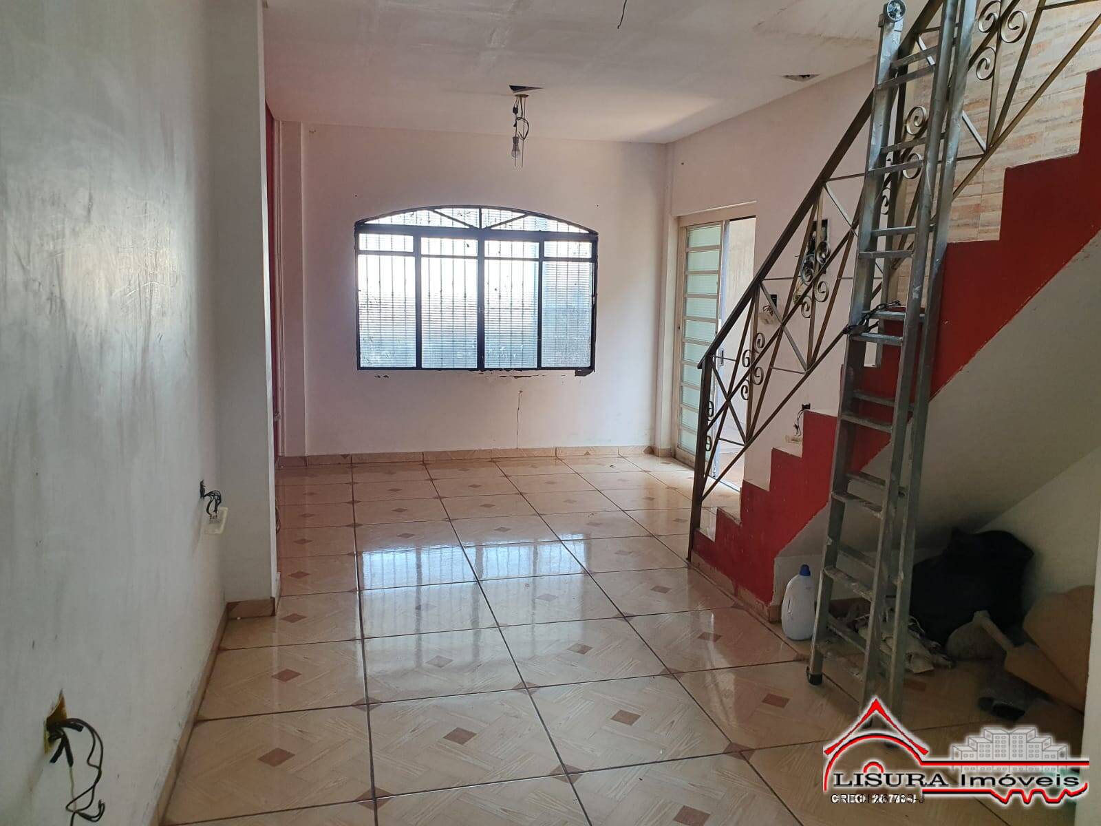 Casa à venda com 4 quartos, 170m² - Foto 1