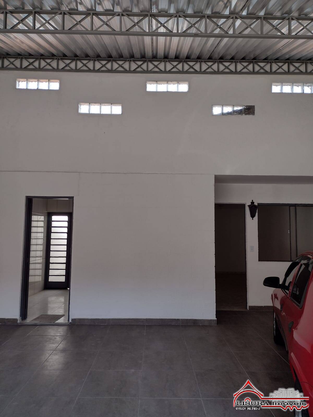 Casa à venda com 3 quartos, 134m² - Foto 1