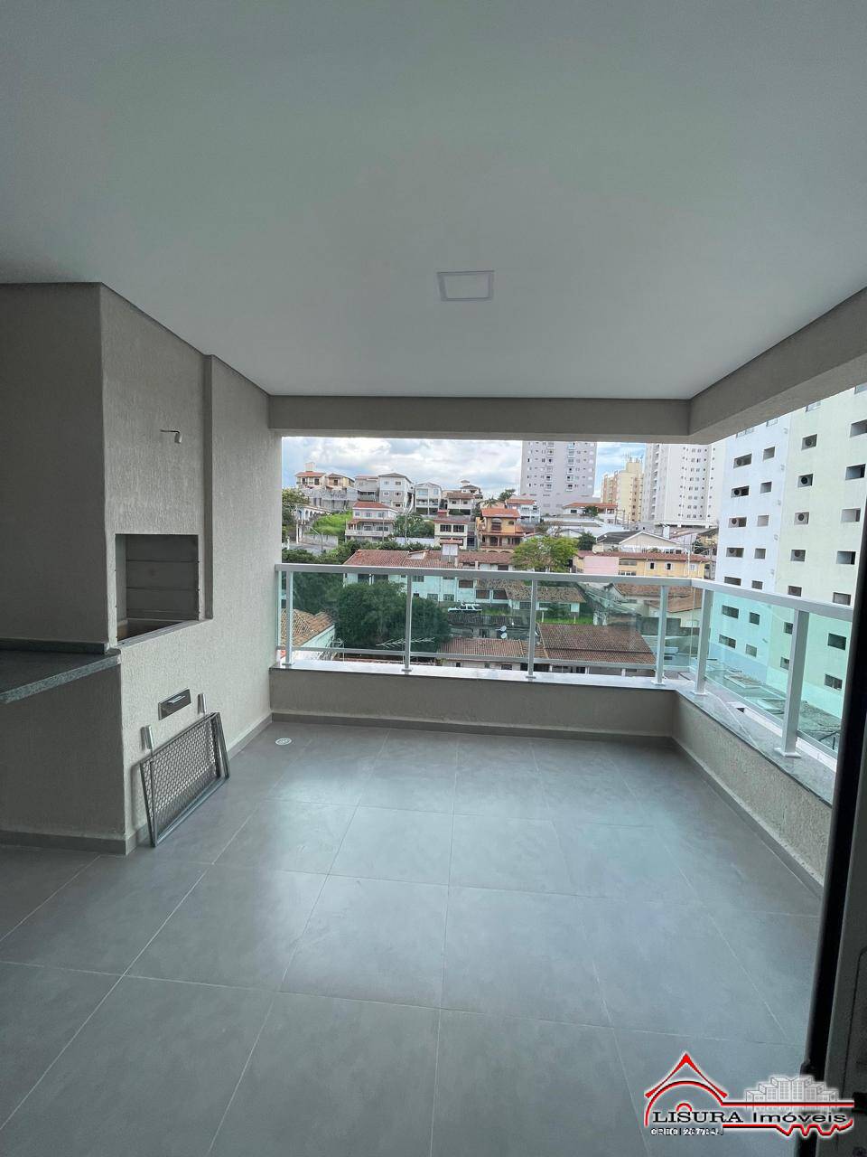 Apartamento à venda com 3 quartos, 101m² - Foto 1