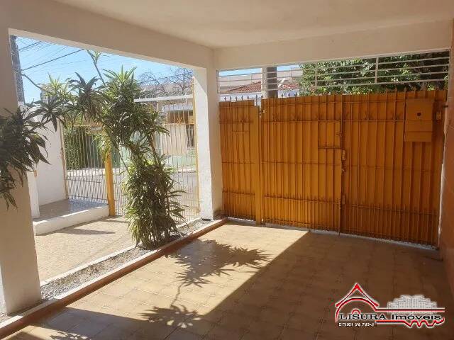 Casa à venda com 3 quartos, 300m² - Foto 2