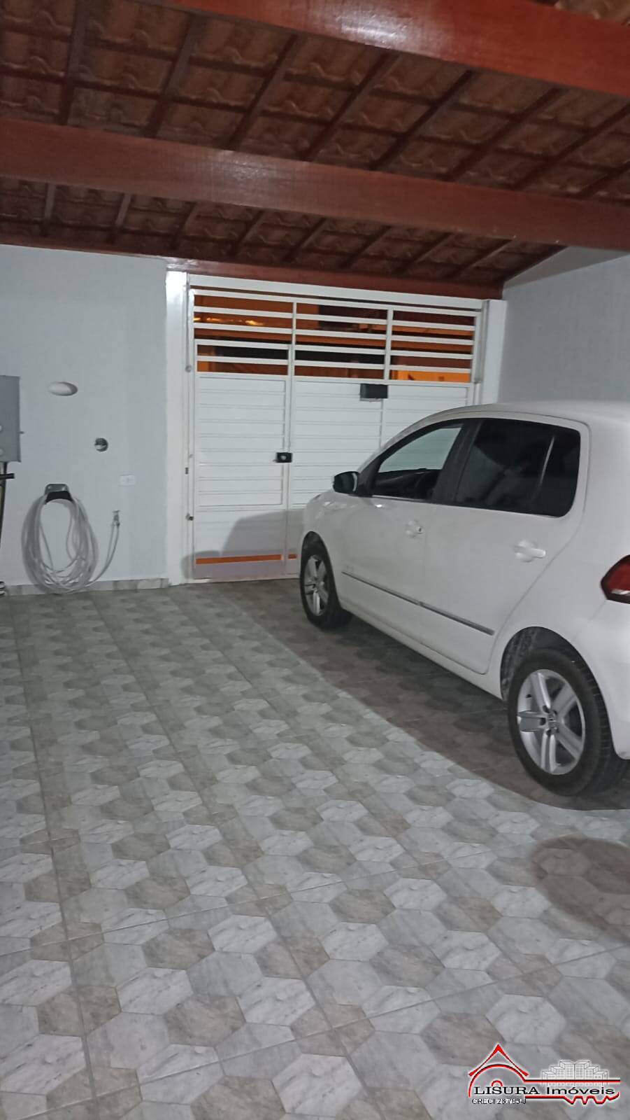 Casa à venda com 2 quartos, 70m² - Foto 1