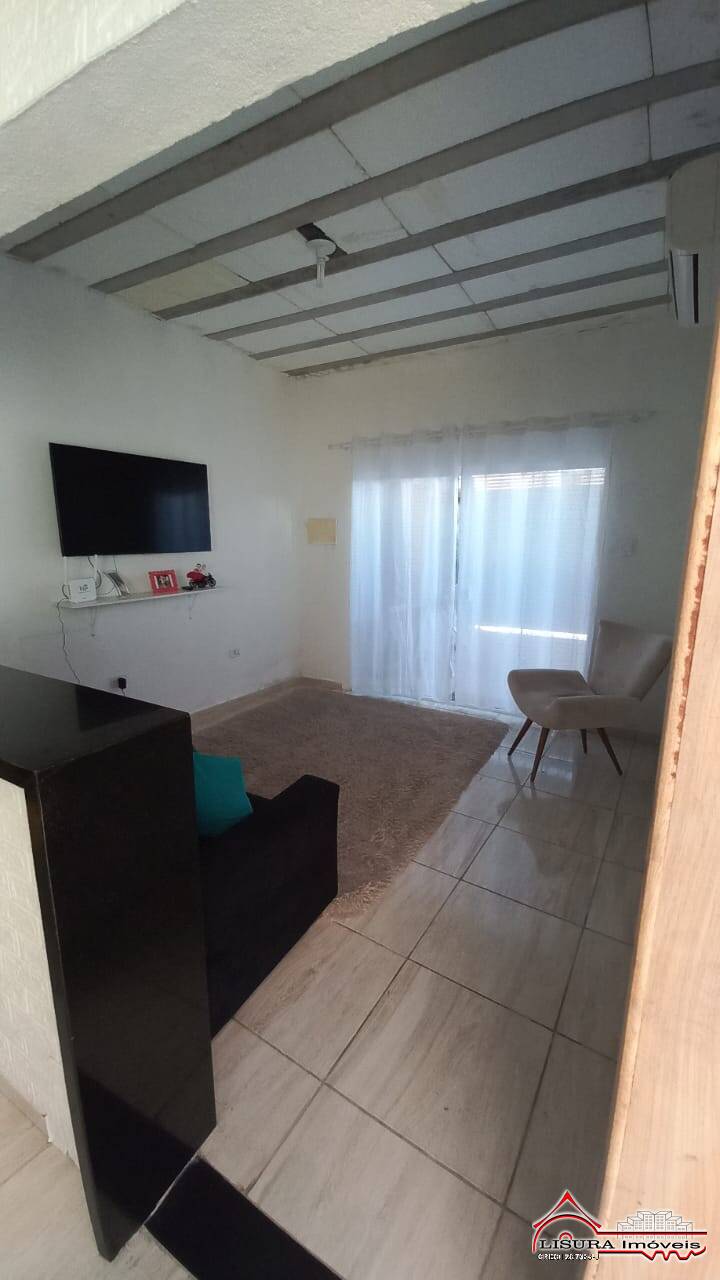 Casa à venda com 2 quartos, 125m² - Foto 1