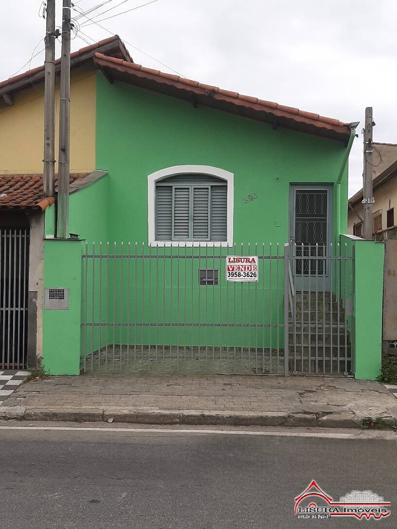 Casa à venda com 2 quartos, 109m² - Foto 1