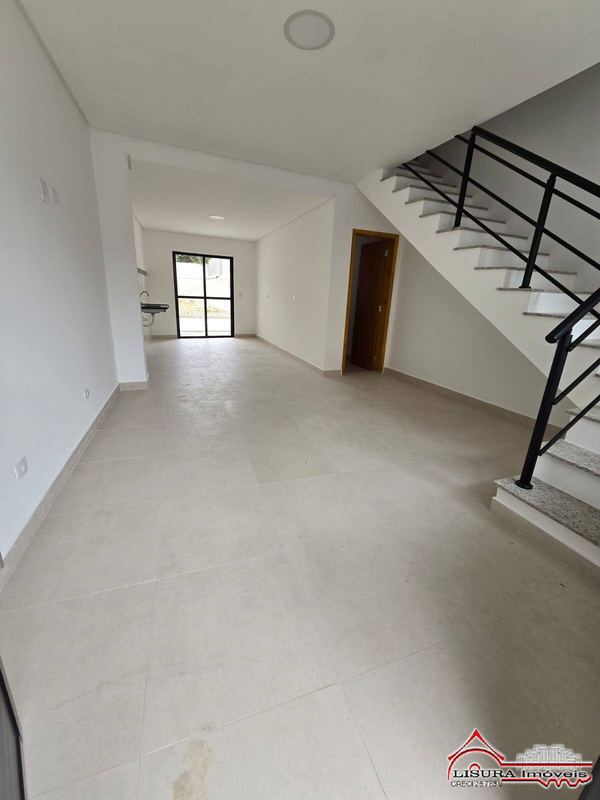 Casa à venda com 2 quartos, 89m² - Foto 4