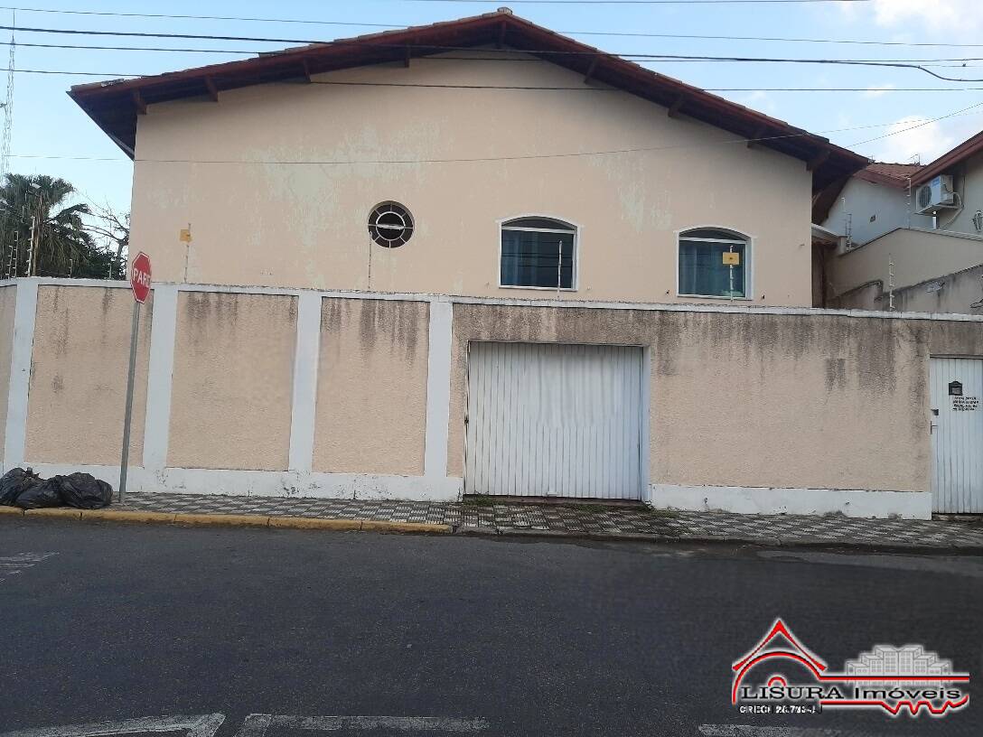 Casa à venda com 3 quartos, 247m² - Foto 2