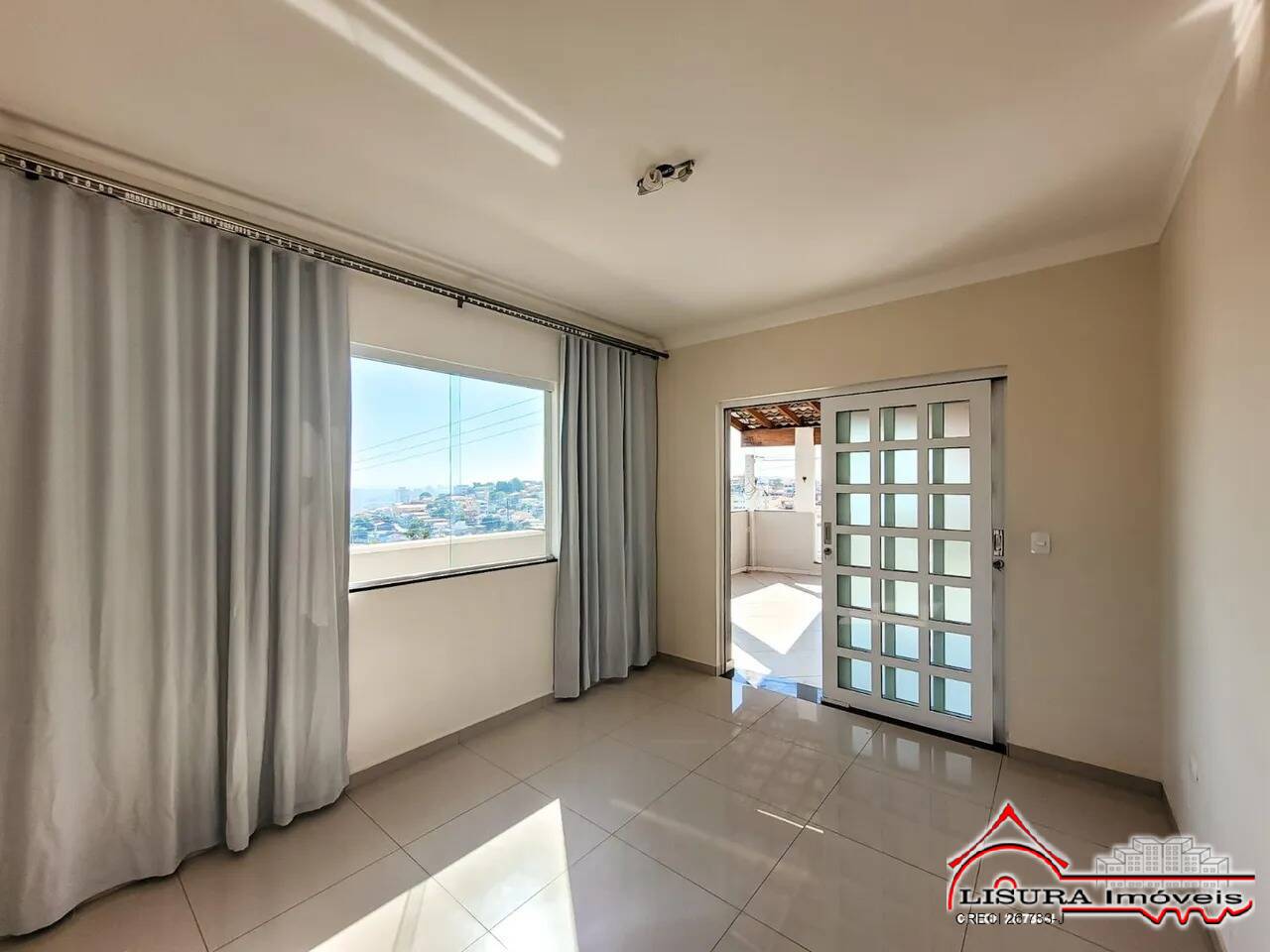 Casa à venda com 2 quartos, 90m² - Foto 2