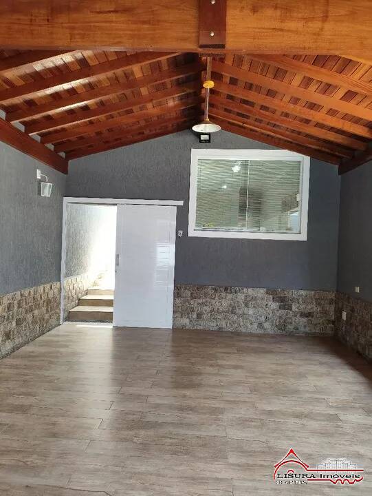 Casa à venda com 4 quartos, 180m² - Foto 1