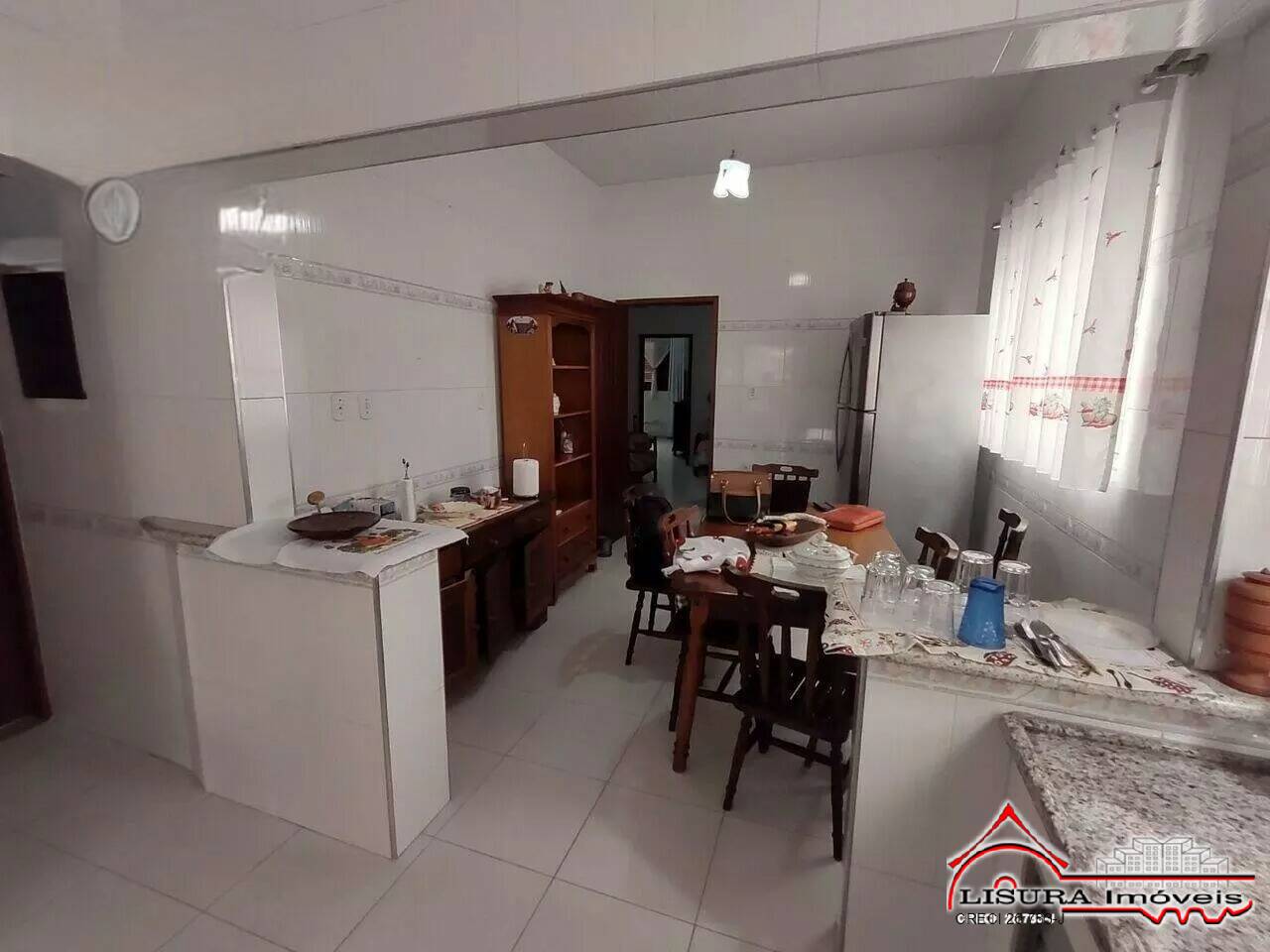 Casa à venda com 3 quartos, 183m² - Foto 2