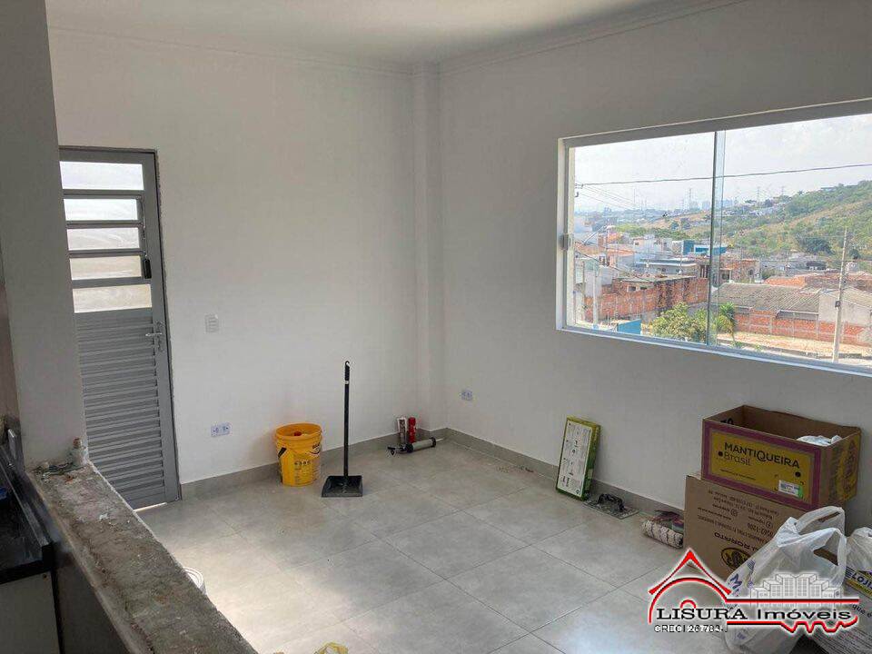 Casa à venda com 2 quartos, 60m² - Foto 2