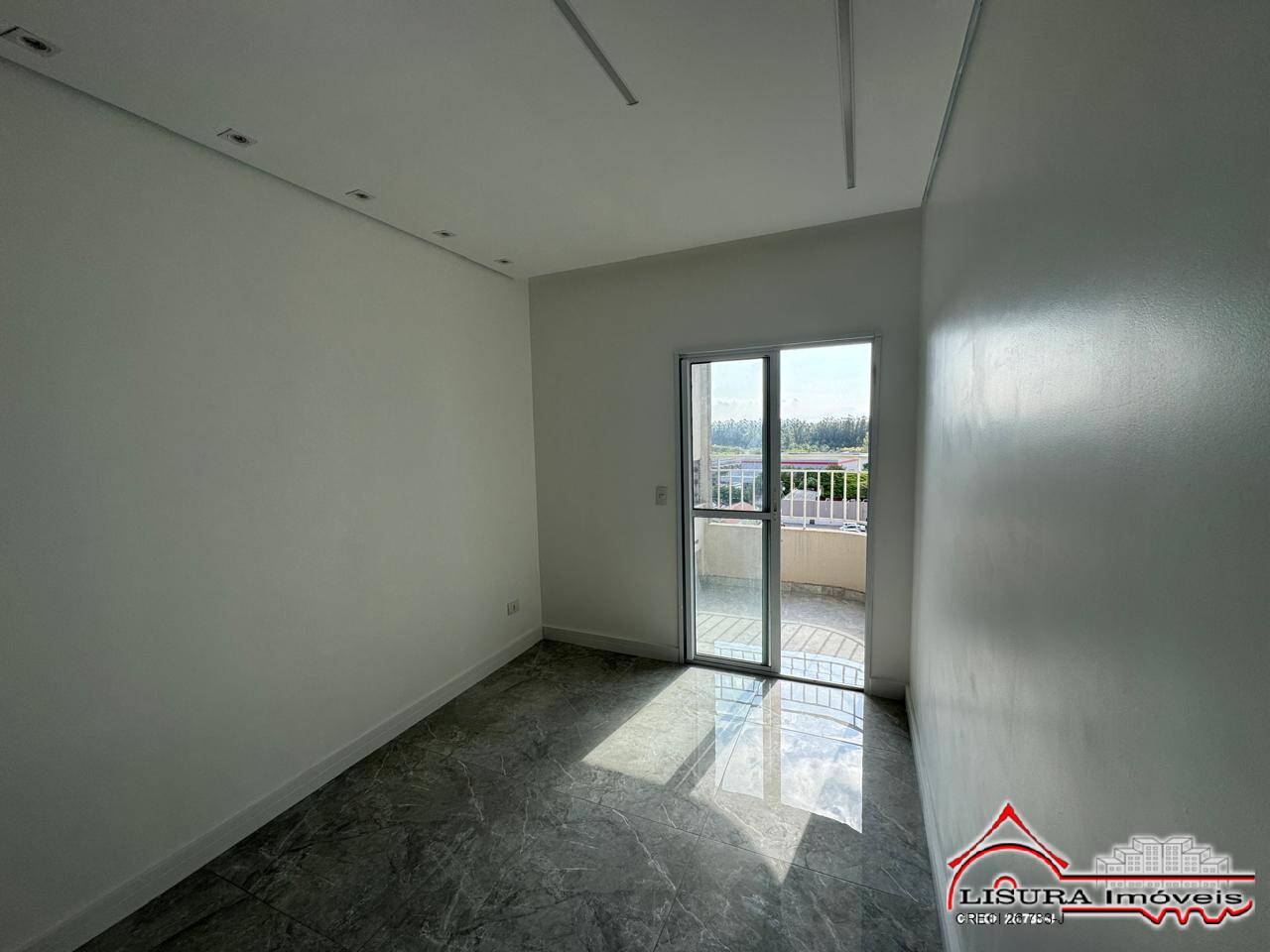 Apartamento à venda com 2 quartos, 65m² - Foto 1