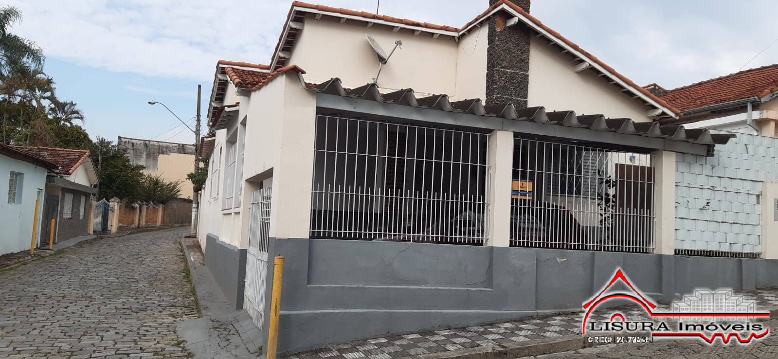 Casa à venda com 3 quartos, 230m² - Foto 1